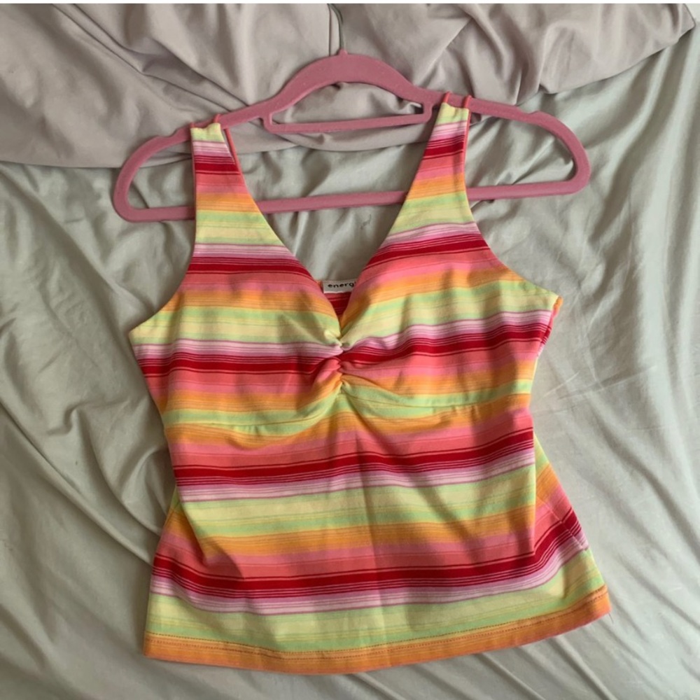 super cute rainbow vintage top !